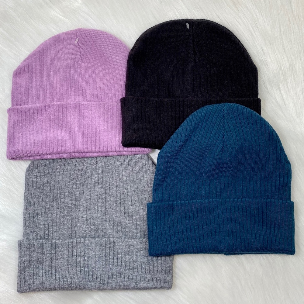 NWT Women’s Black Beanie Hat Soft Stretch - Picture 4 of 5